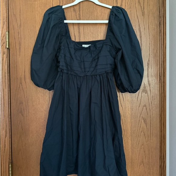 Abercrombie & Fitch Dresses & Skirts - Abercrombie & Fitch Black Puff Sleeve Square Neck Mini Dress